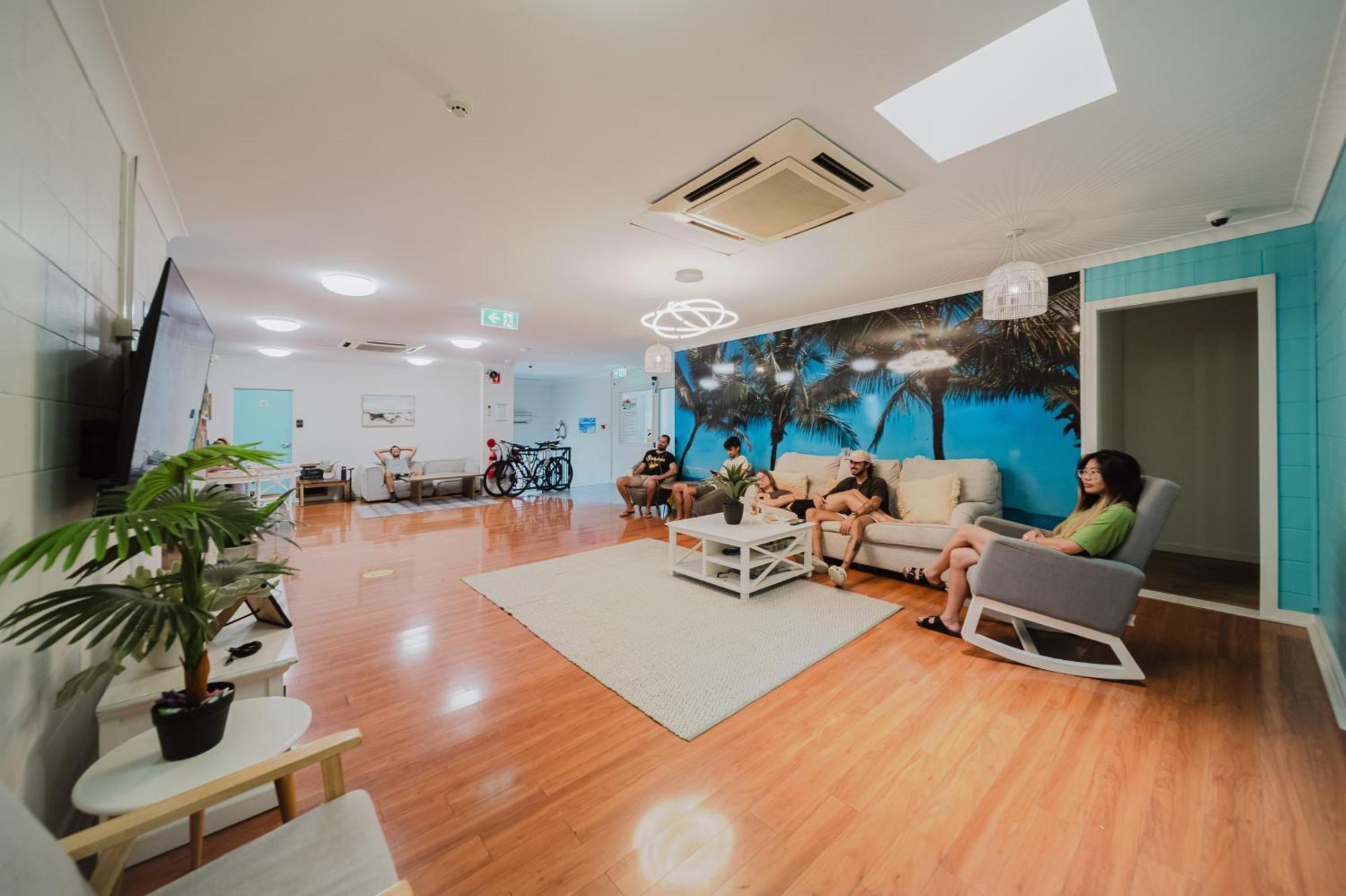 Seaside Lodge Hostel Townsville- Right Next To Coles, 2 Mins Walk To Strand & Cbd المظهر الخارجي الصورة